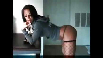 Güzel üçlü oyun oral pornosu