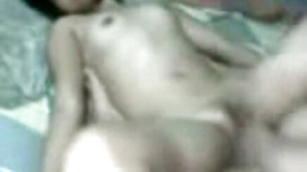 Spor adamı bir kızı seks zenci oral porn yapmaya ikna eder