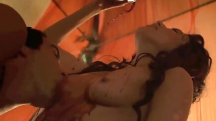 En sıcak lezbiyen seks Victoria June oral hd porno ve Luna trick!