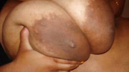 Isaac masturbates üzerinde the yatak ile seks oral porno onun oyuncak